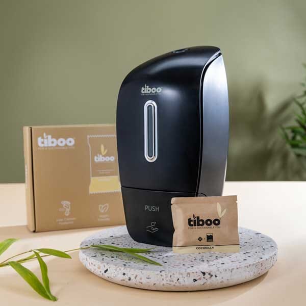 wall-mounted-foaming-dispenser-black-starter-pack-lifestyle-1